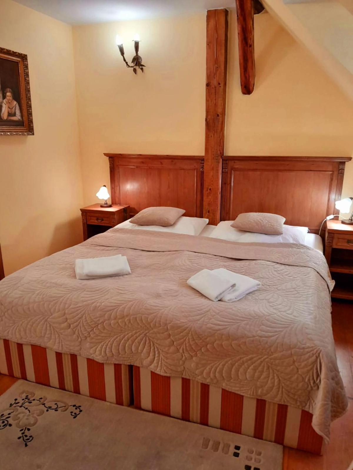 Penzion Cosmopolitan Ii. Banska Stiavnica Exterior foto