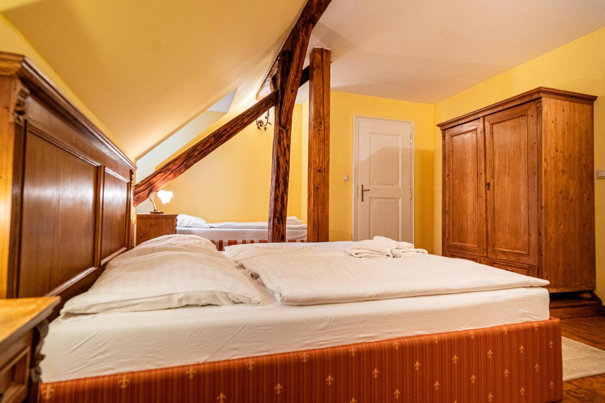 Penzion Cosmopolitan Ii. Banska Stiavnica Quarto foto